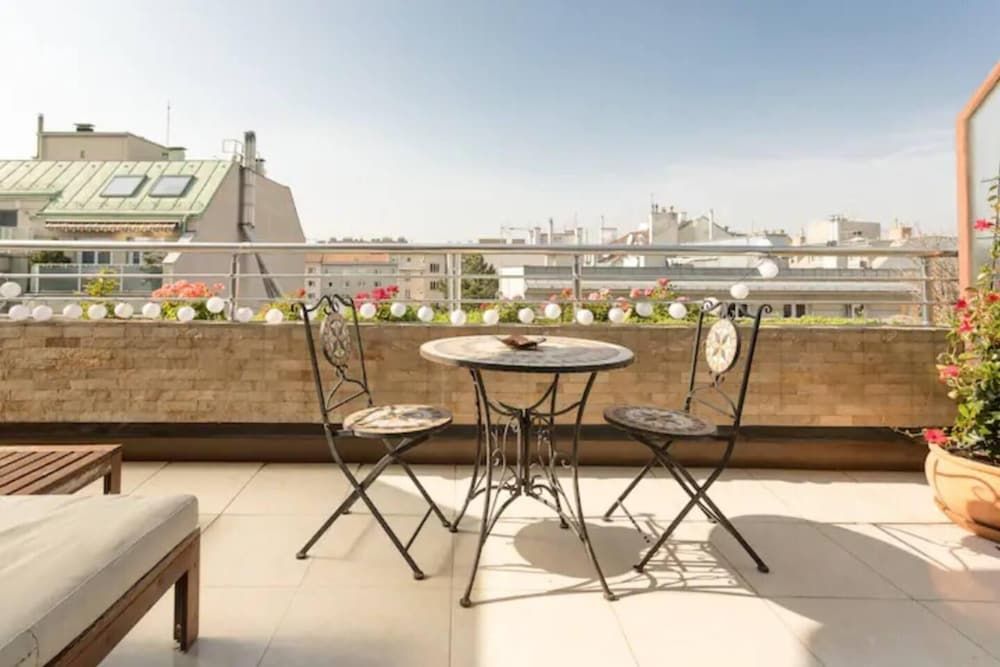 undefined Vienna Christmas Market Rooftop Dollhouse 4 Couple 9