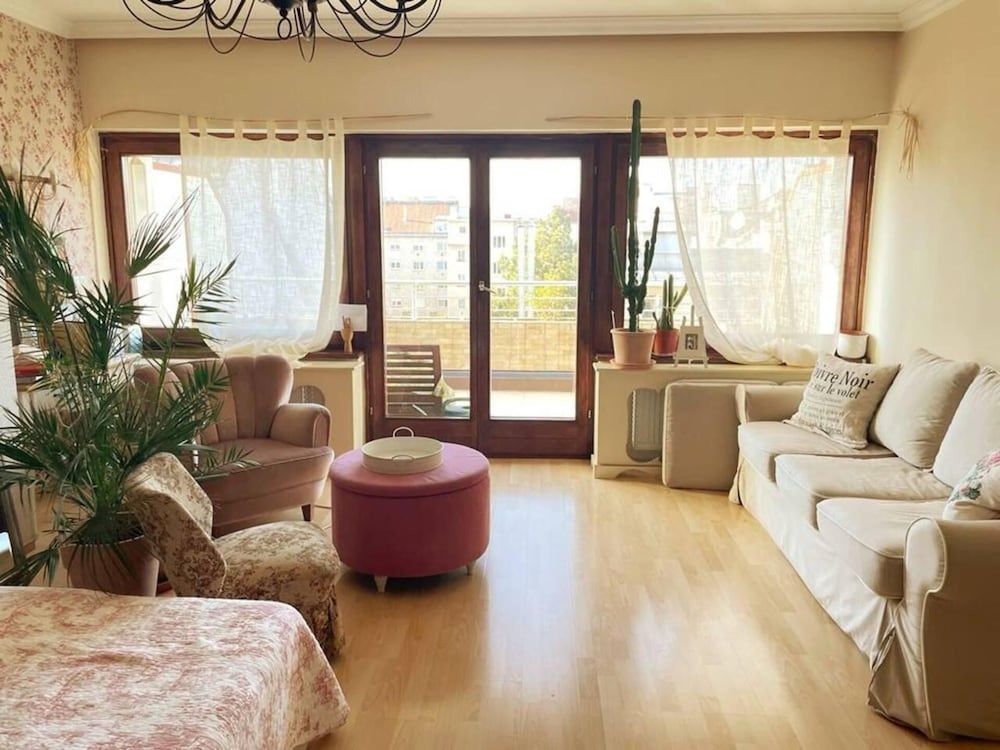 undefined Vienna Christmas Market Rooftop Dollhouse 4 Couple 7