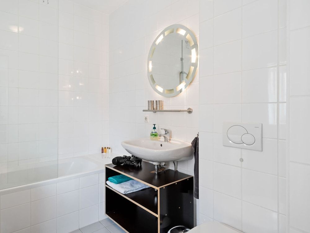 Elegant Apartment in Innsbruck near Golden Roof Apartment 7