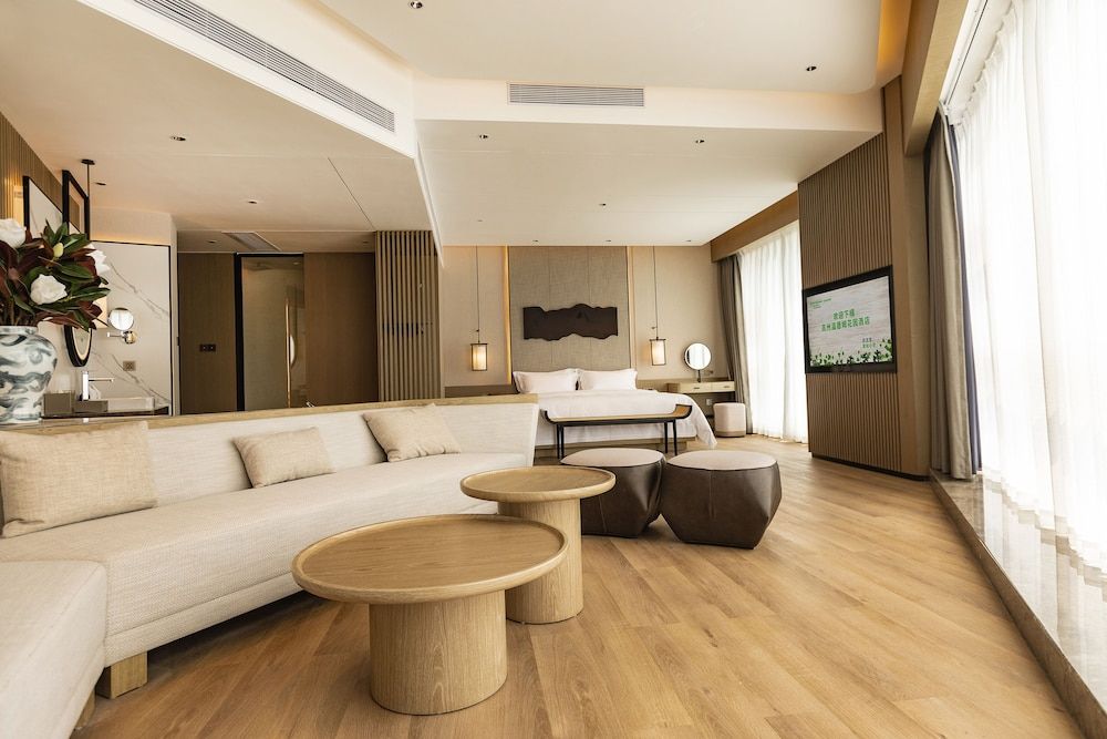 Wyndham Garden Gaozhou Deluxe Suite, 1 King Bed, Mountain View 7