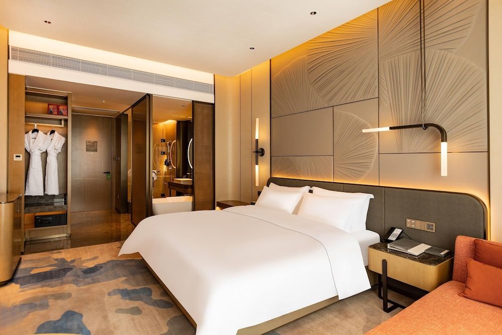 Premium Room, 1 King Bed, Mountain View