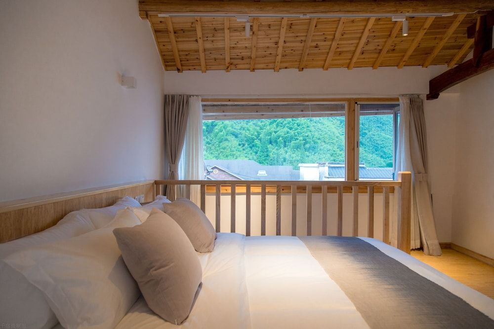 Hang Zhou Le Pu Shan Jing Premium Double Room 4