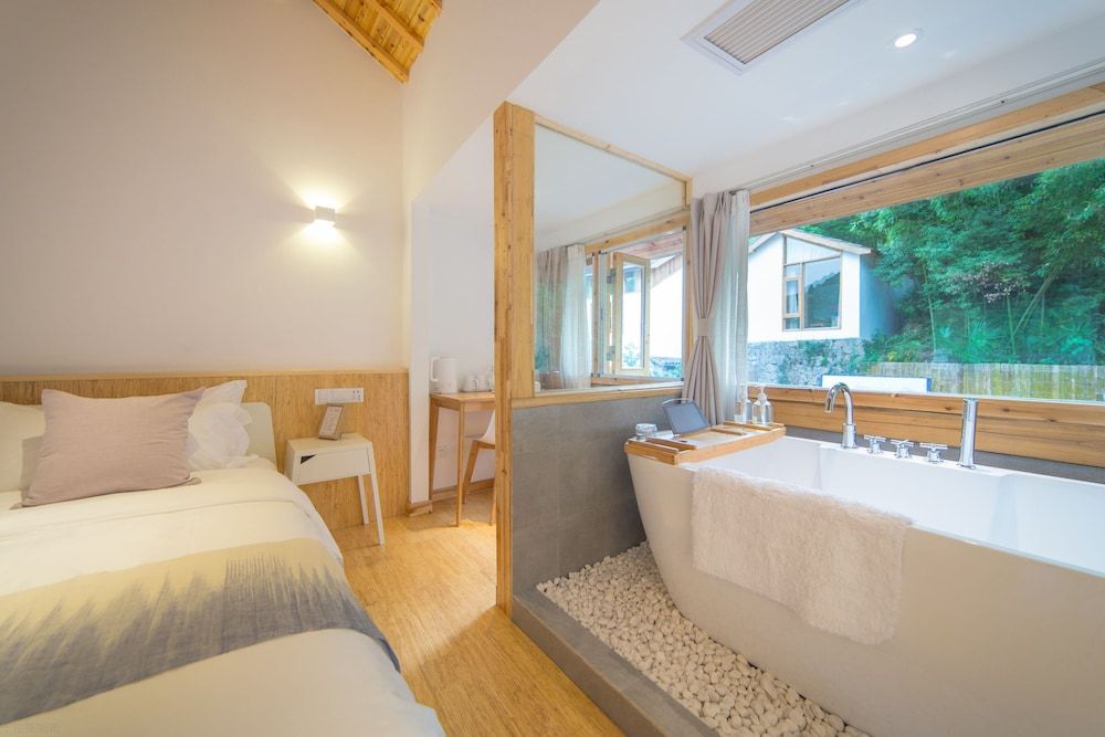Hang Zhou Le Pu Shan Jing Premium Double Room