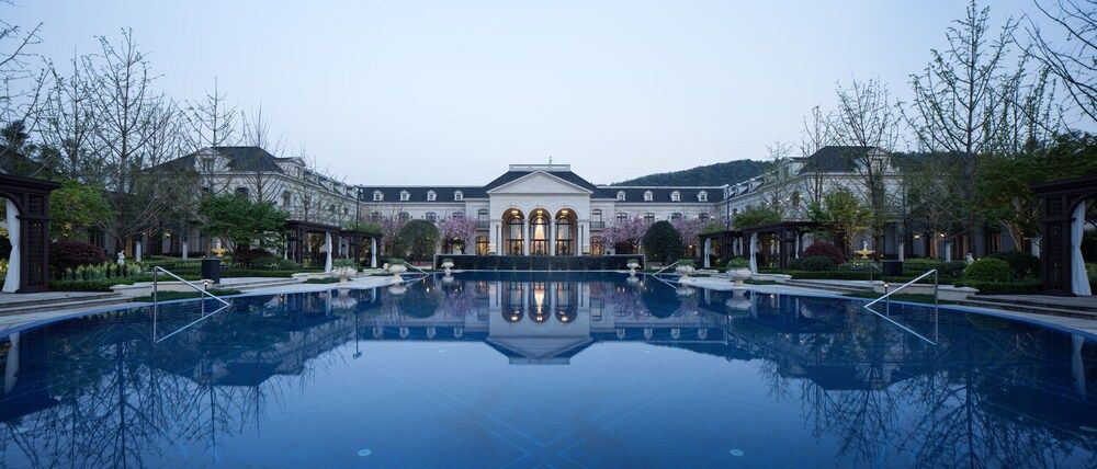 undefined Lvcheng Taohuayuan Huanglong Hotel 5