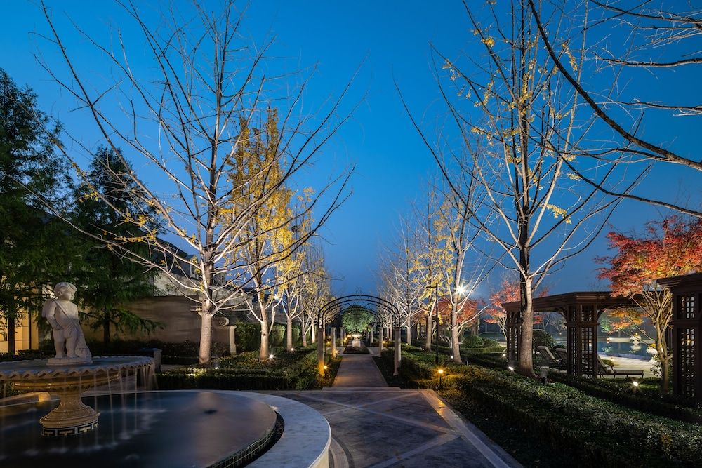 undefined Lvcheng Taohuayuan Huanglong Hotel 8