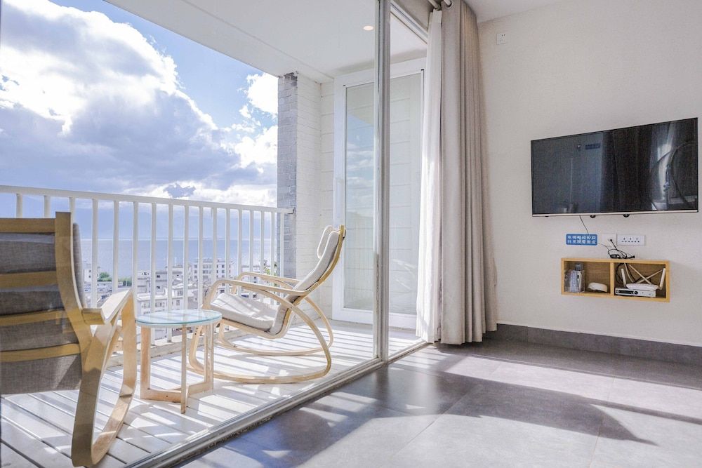 Family Room, Balcony
