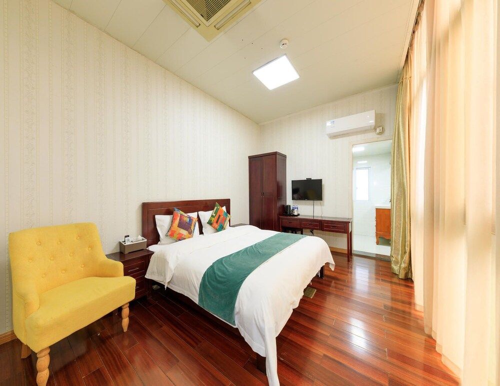 undefined Fu Yin Su Pudong Airport 10