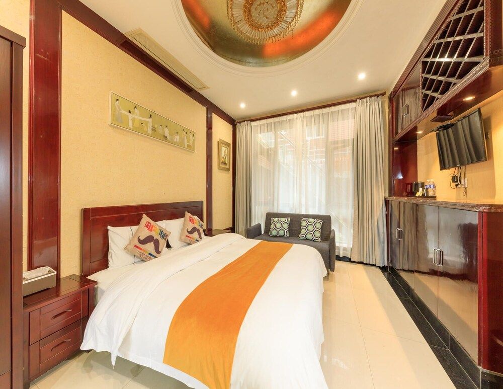 undefined Fu Yin Su Pudong Airport 6