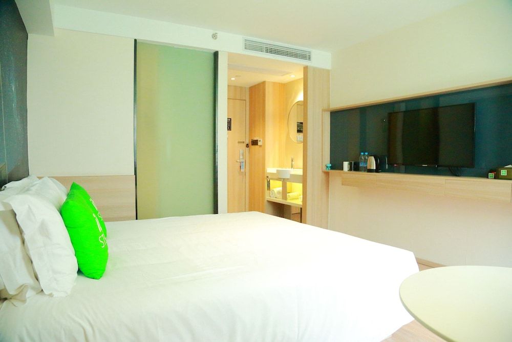 undefined Ibis Styles Shanghai Qingpu Sports Center Hotel