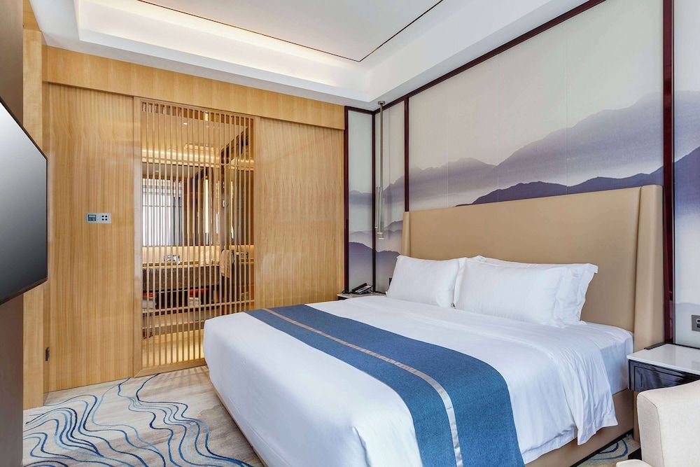 Business Suite, 1 King Bed, Smoking