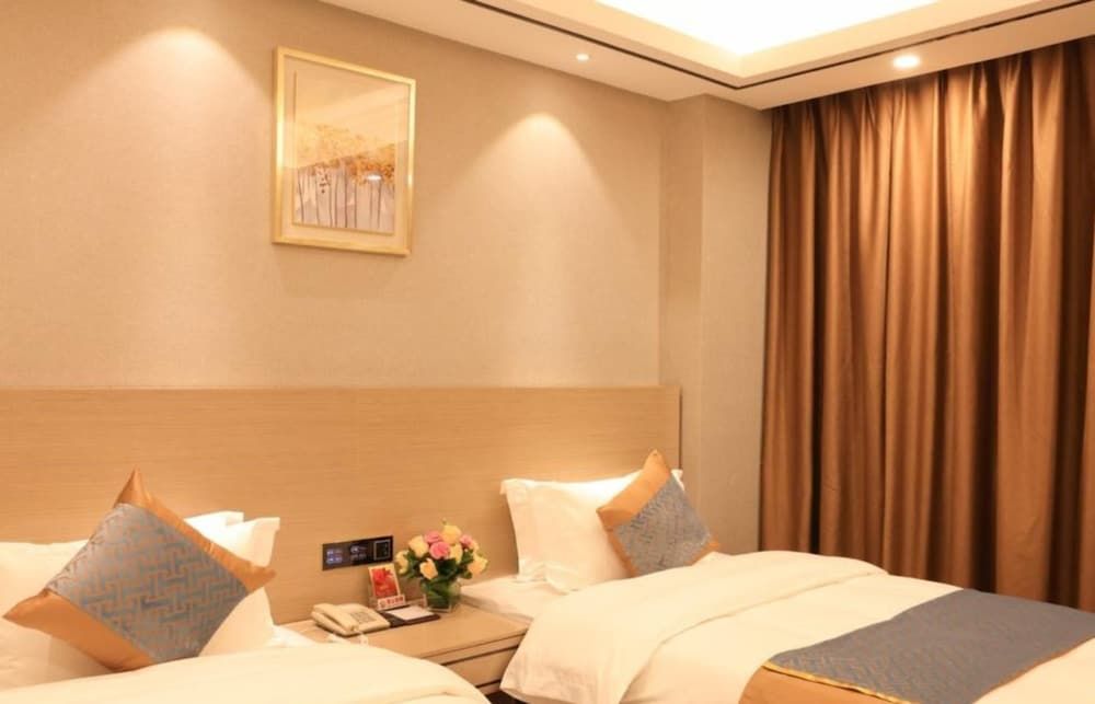 undefined Five Rams City Hotel 9