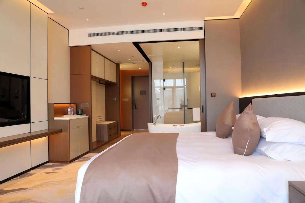 Executive Room, 1 King Bed, Smoking