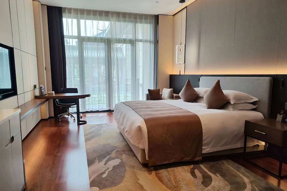 Room, 1 King Bed, Smoking