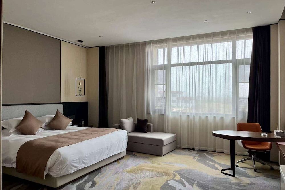 Deluxe Suite, 1 King Bed, Non Smoking (Separate Building)