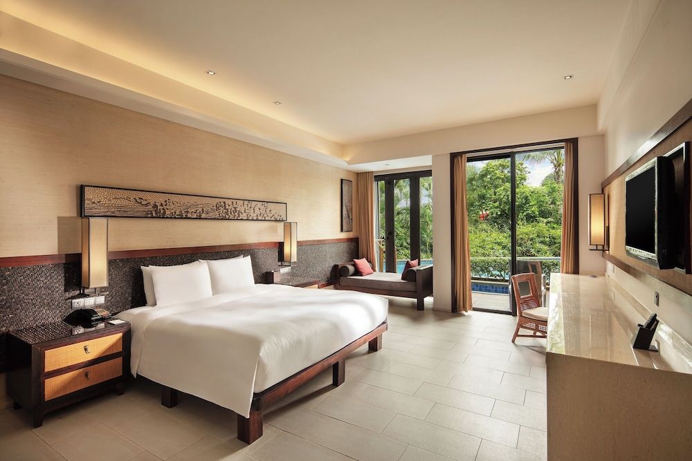 Lagoon Access Room with King Bed