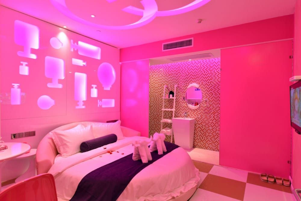 Classic Double Room with Round Bed