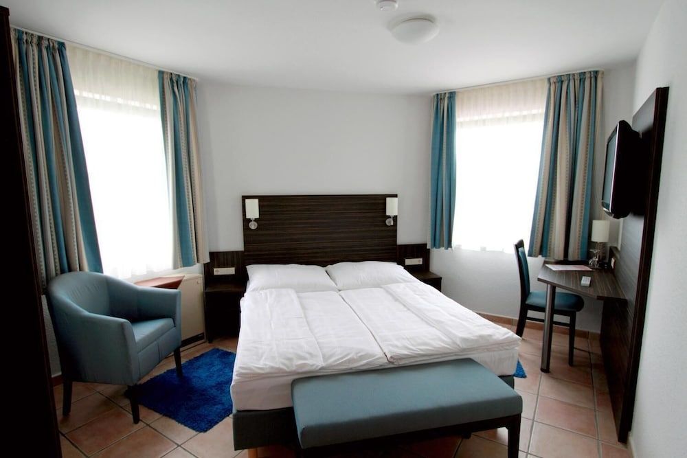 Basic Twin Room