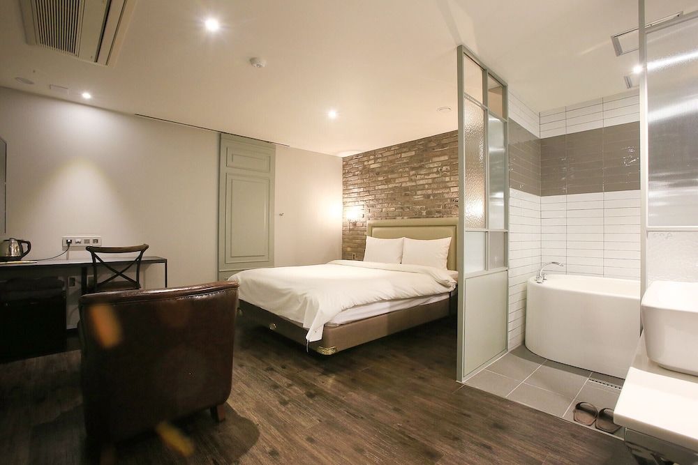 Sillim Podo Room (Grand (Netflix Available))