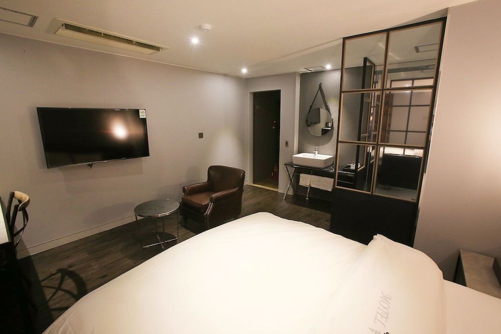 Sillim Podo Room (Grand (Netflix Available)) 12