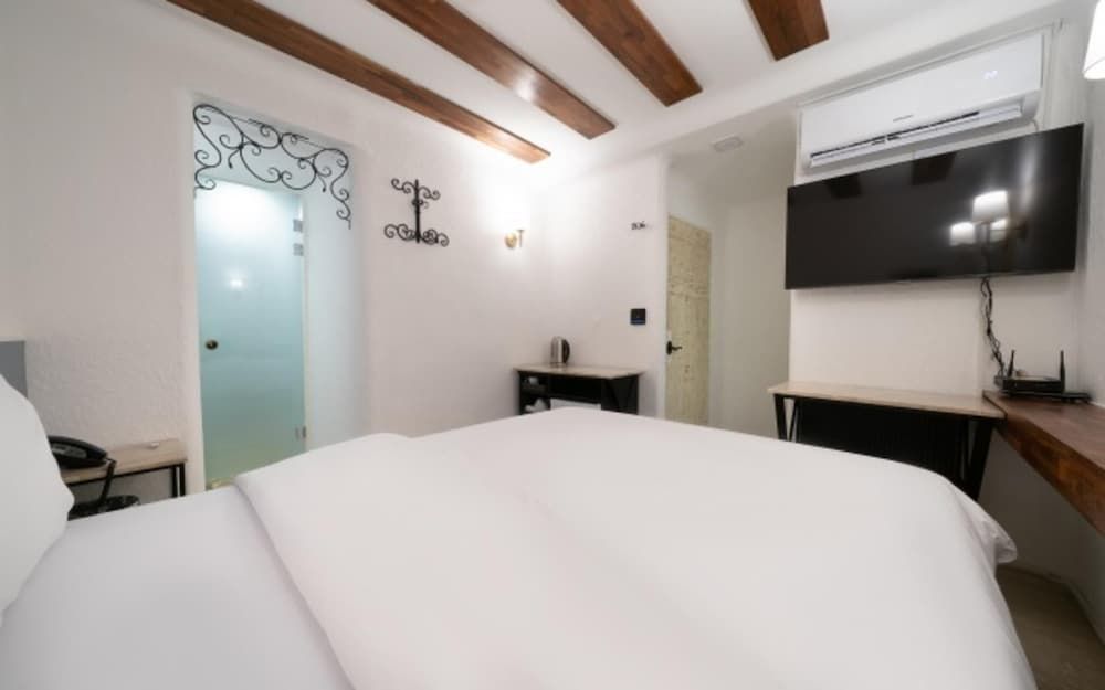 Samsung LaM Room (Standard Room (personal account Netfl) 17