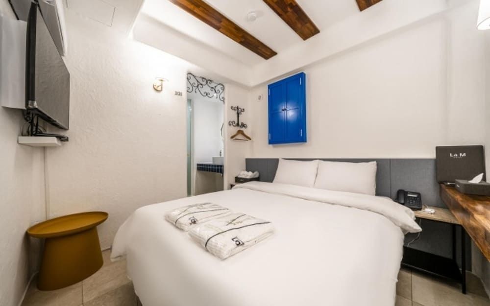 Samsung LaM Room (Standard Room (personal account Netfl) 6