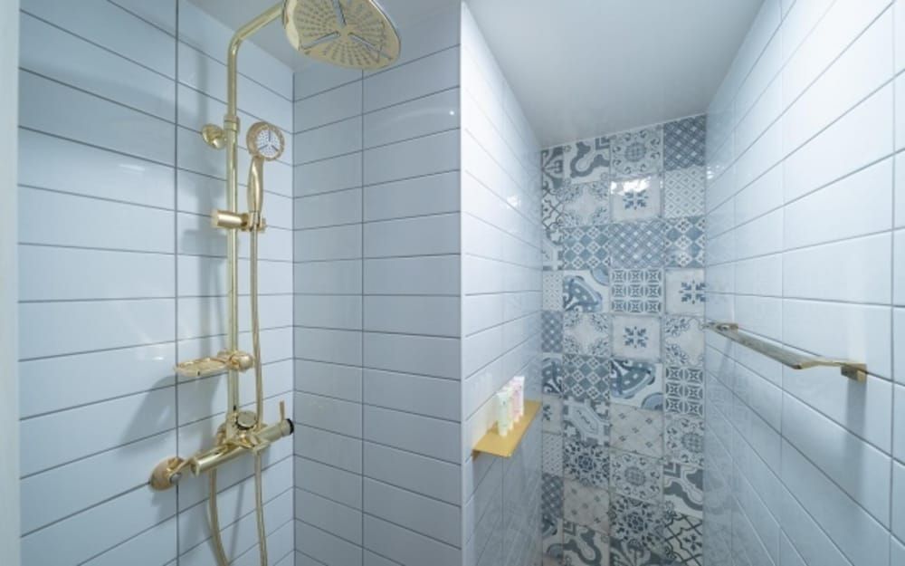 Samsung LaM Room (Standard Room (personal account Netfl) 4