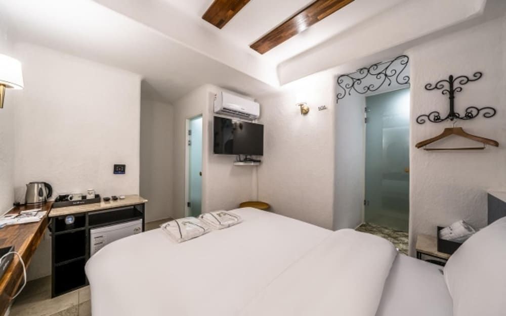 Samsung LaM Room (Standard Room (personal account Netfl) 18