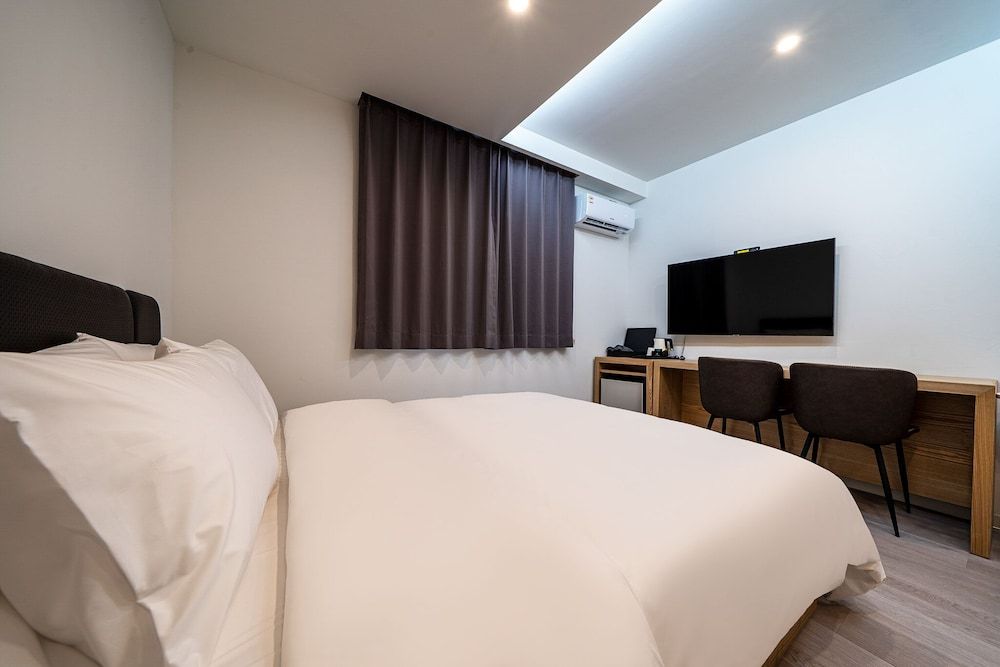 Sloths hotel Seomyeon Deluxe Room 4