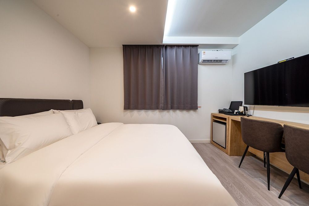 Sloths hotel Seomyeon Deluxe Room 3