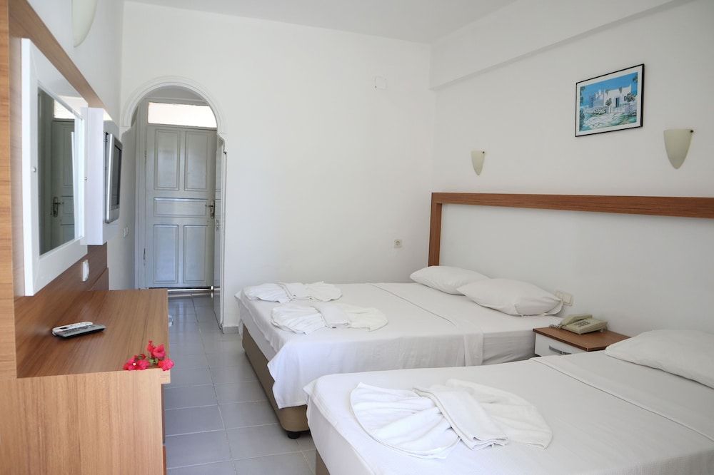 Standard Room, 1 Bedroom, Pool View