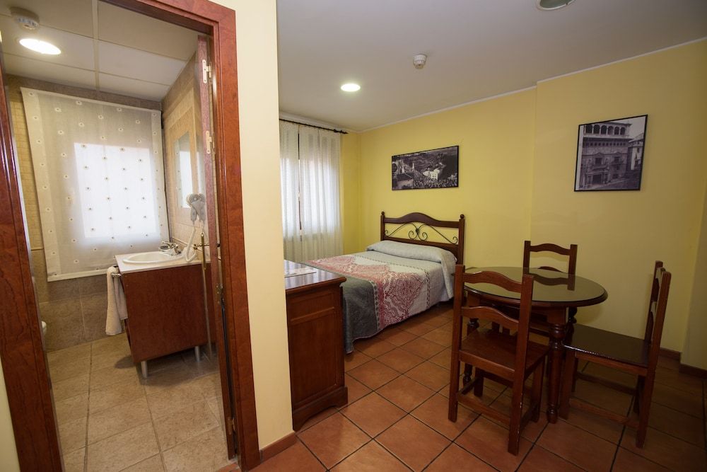 Hostal Serruchi Family Double Room