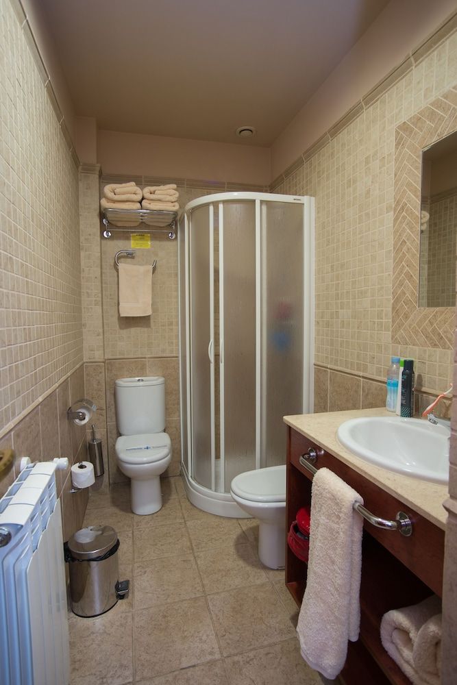 Hostal Serruchi Triple Room 3