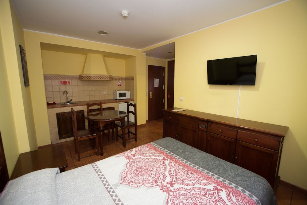 Hostal Serruchi Family Double Room 7