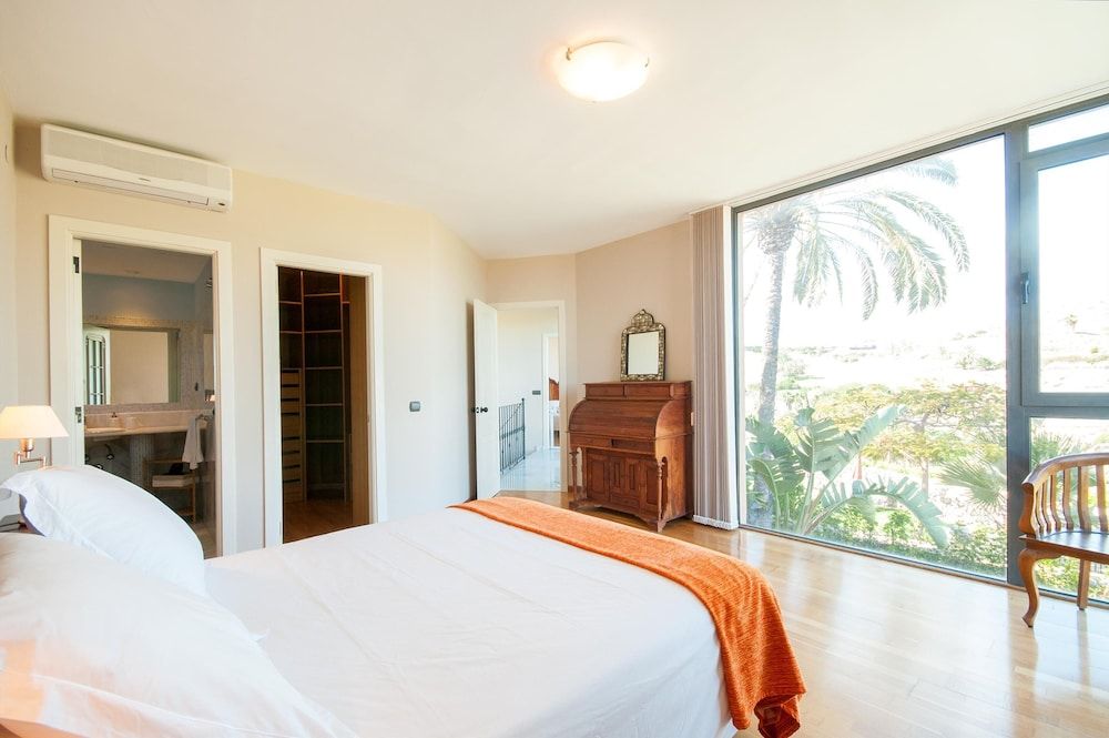Deluxe Room (3 Bedrooms)