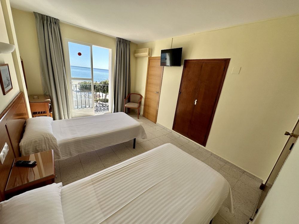 Hotel Cabello Double or Twin Room, Sea View 4