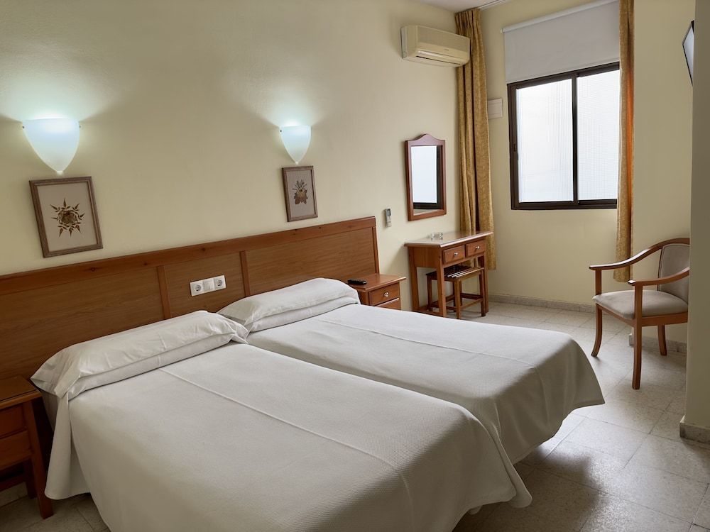 Hotel Cabello Standard Double Room 4