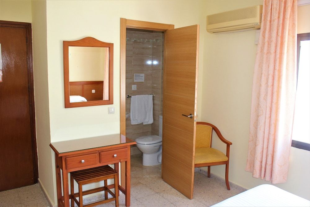 Hotel Cabello Standard Double Room 3
