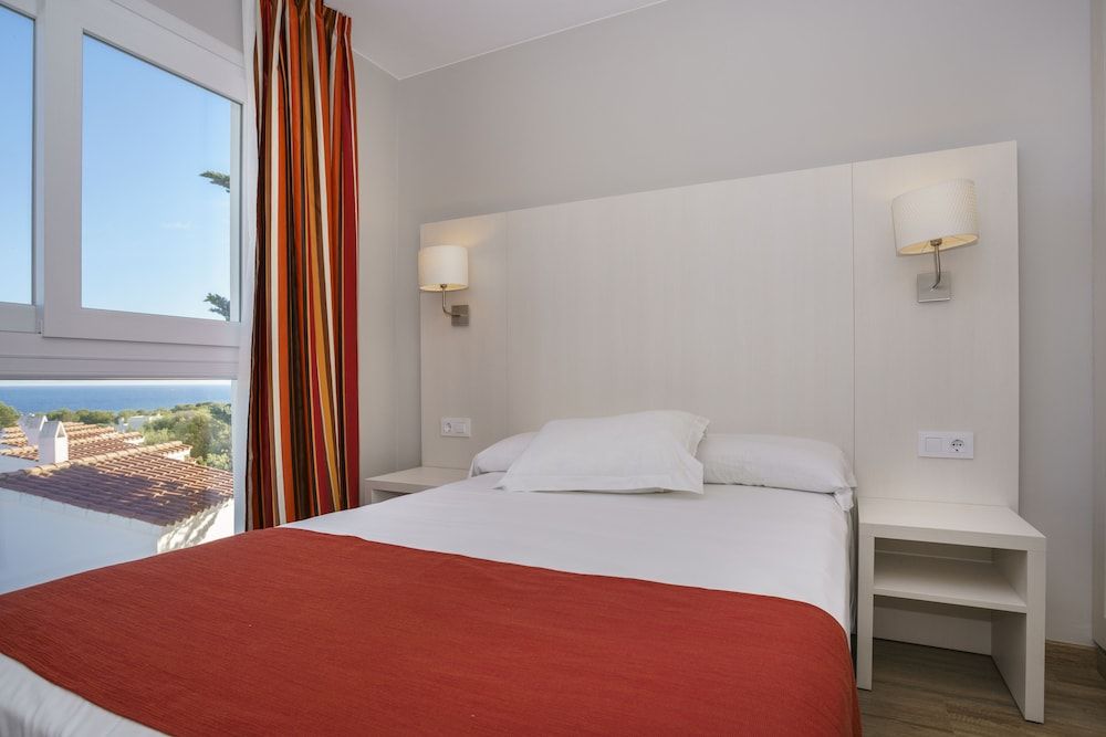 Premium Suite (3 adults and 1 child, water park)