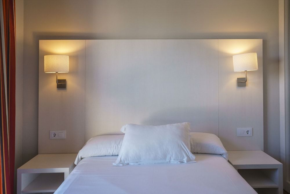 Premium Suite (3 adults and 1 child, water park)