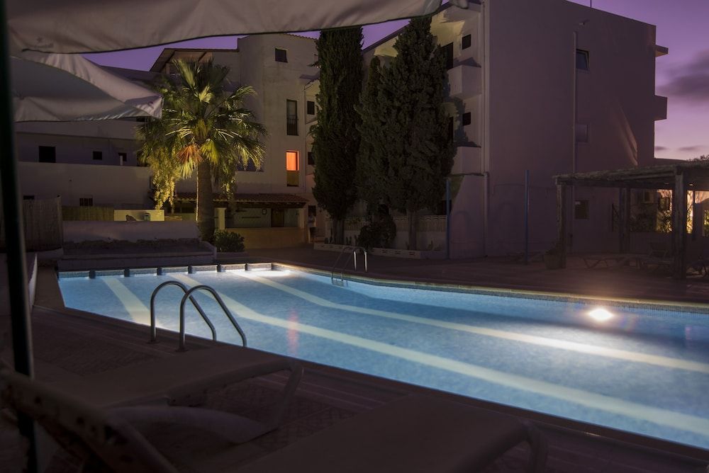 Standard Double Room, 1 Bedroom, Smoking, Pool View