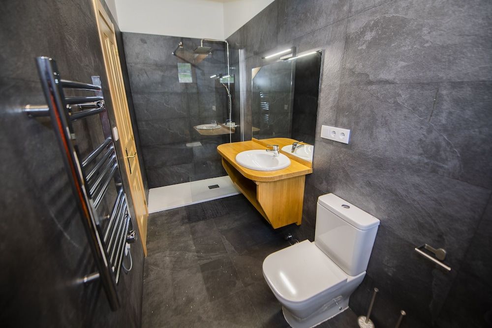 Apartamentos Los Picos de Europa Duplex, Accessible, Private Bathroom 10