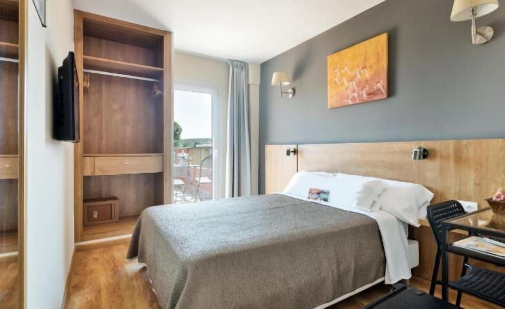 Single Room, Balcony