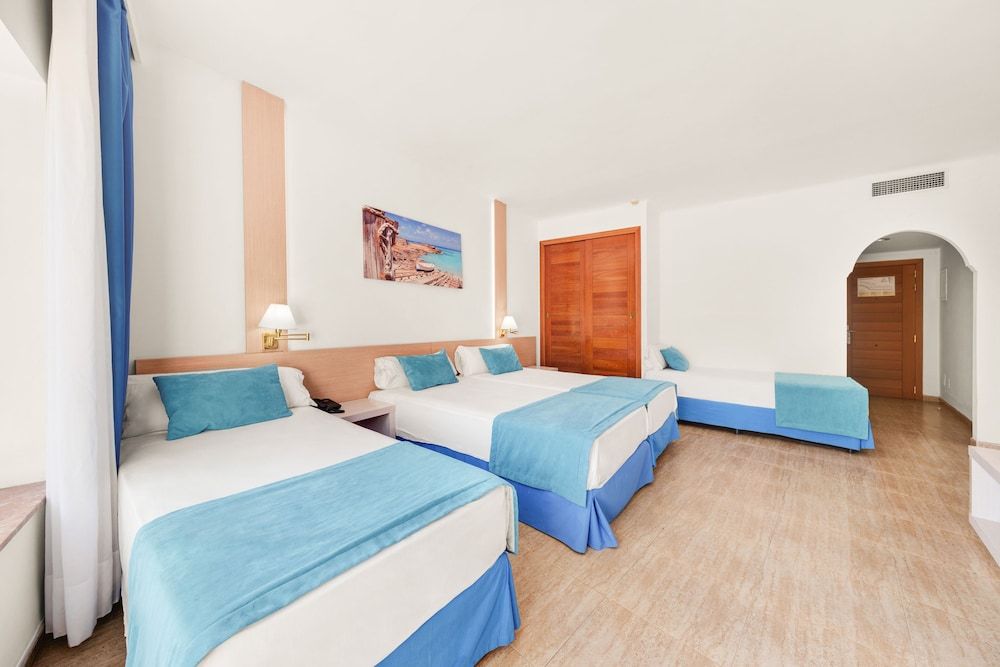Standard Quadruple Room, Balcony (2 adults)