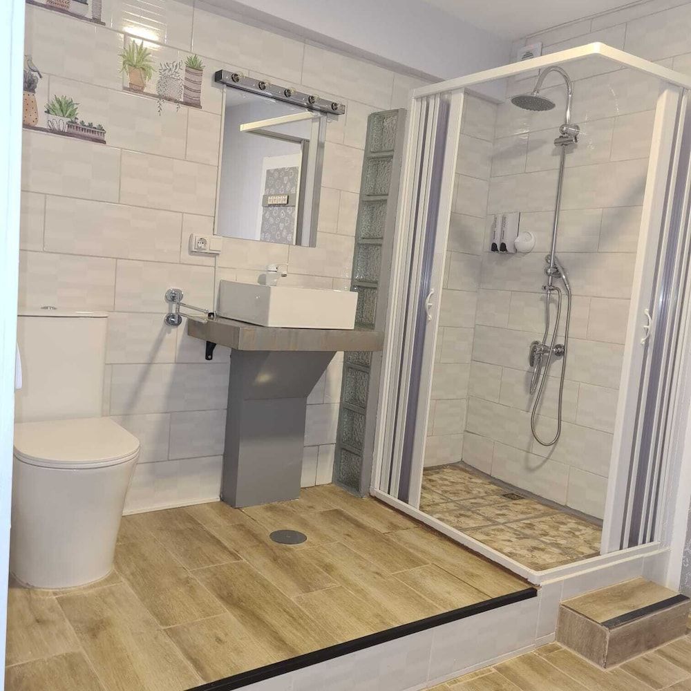 Casa Douro Double (1 bed) with private bathroom 7