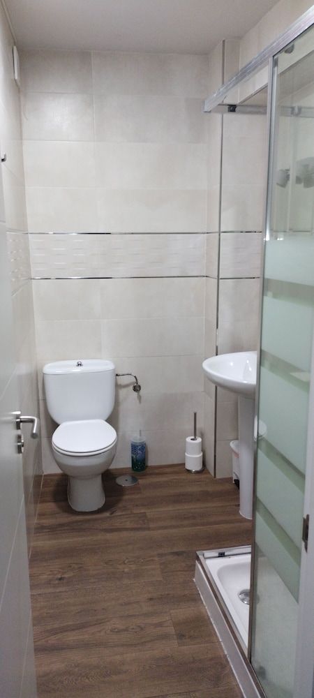 Casa Douro Double (1 bed) with private bathroom 8