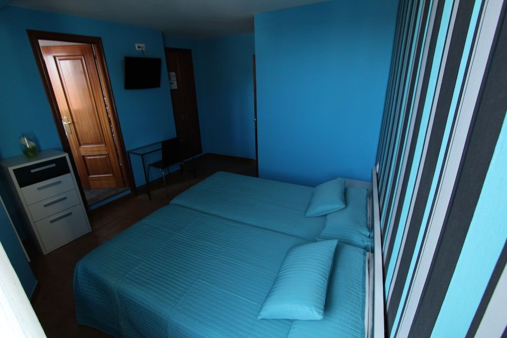 PR Plaza de Galicia Double Room, 2 Twin Beds, Balcony, City View 8
