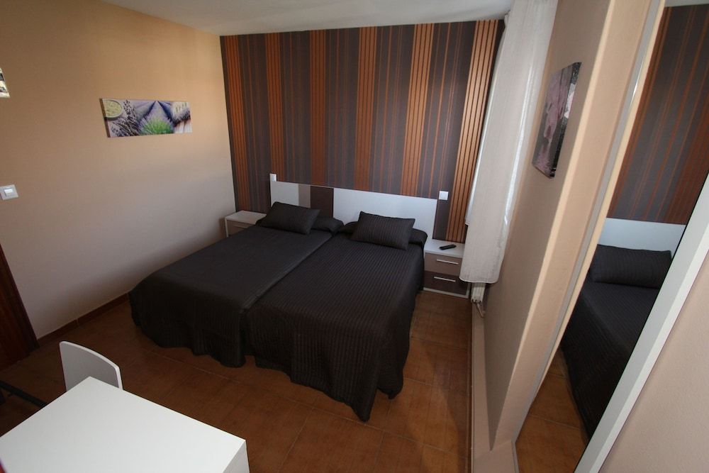 PR Plaza de Galicia Double Room, 2 Twin Beds, Balcony, City View 5