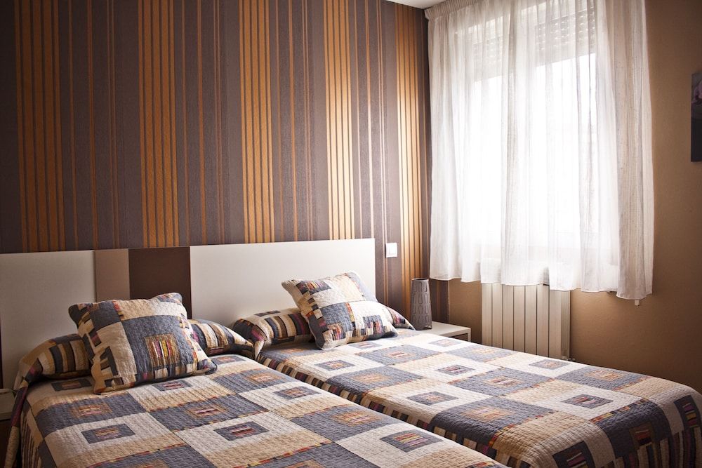 PR Plaza de Galicia Double Room, 2 Twin Beds, Balcony, City View 13