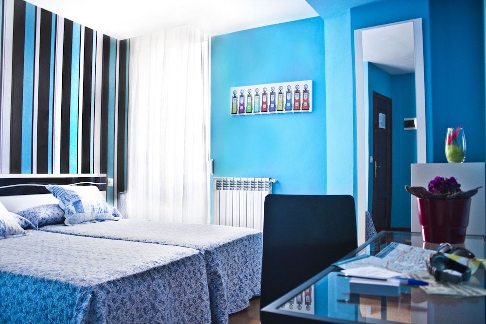 PR Plaza de Galicia Double Room, 2 Twin Beds, Balcony, City View 10