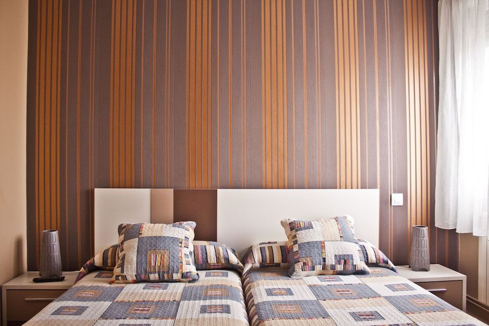 PR Plaza de Galicia Double Room, 2 Twin Beds, Balcony, City View 11